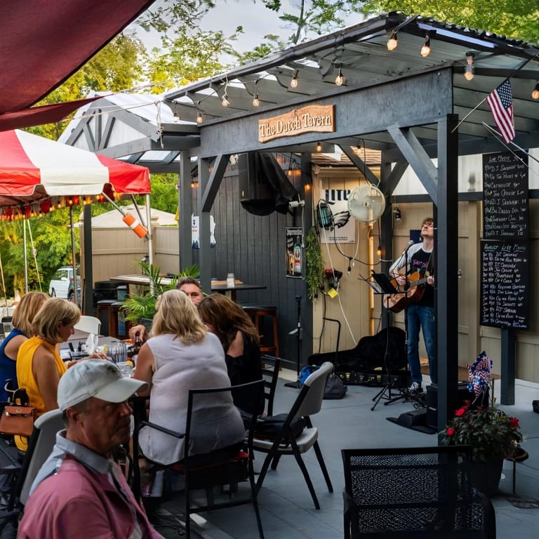 Indoor and Outdoor Dining in Schwenksville
